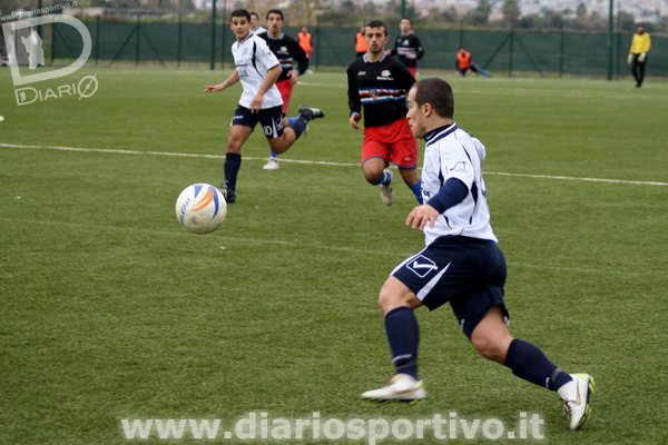 Daniele Alberti cerca di controllare un pallone Daniele Alberti cerca di controllare un pallone